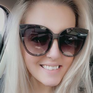 Meet your Posher, Courtney